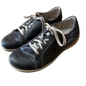 Aetrex Dana Lace-Up Oxford Navy Leather Orthotic Sneakers in Size US 10 EU 41
